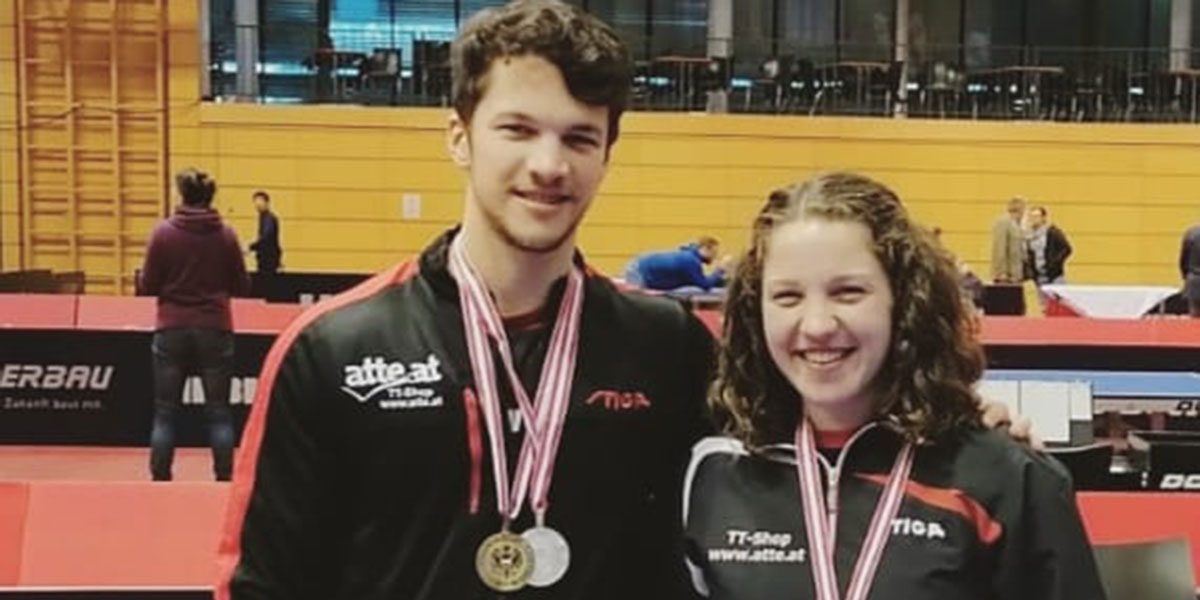 Simon Pfeffer und Anna Pfeffer mit Medaillen bei der 90. Österreichischen Tischtennis-Staatsmeisterschaft 2020 in Kufstein.